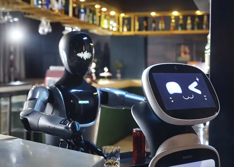 Keenon XMANR1 humanoid robot