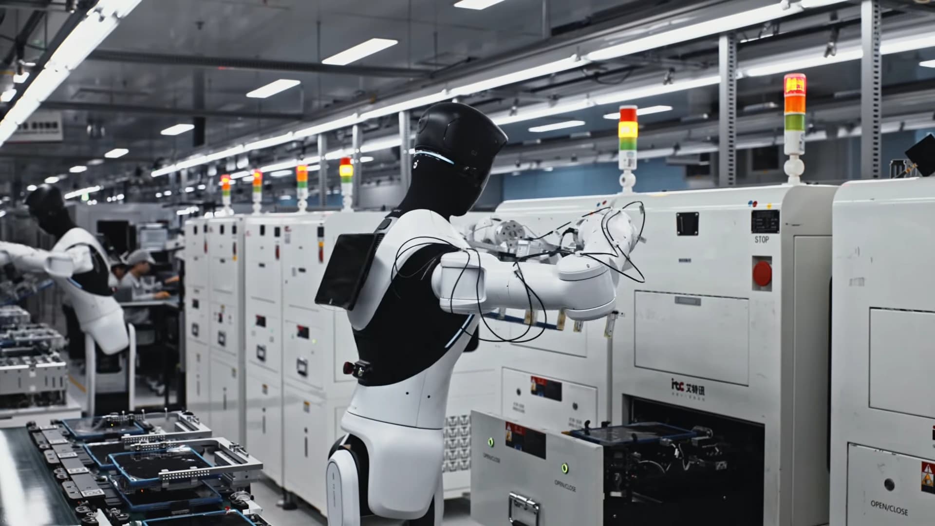 Shanghai Wants 8,000 Humanoid Robots in Factories by 2028