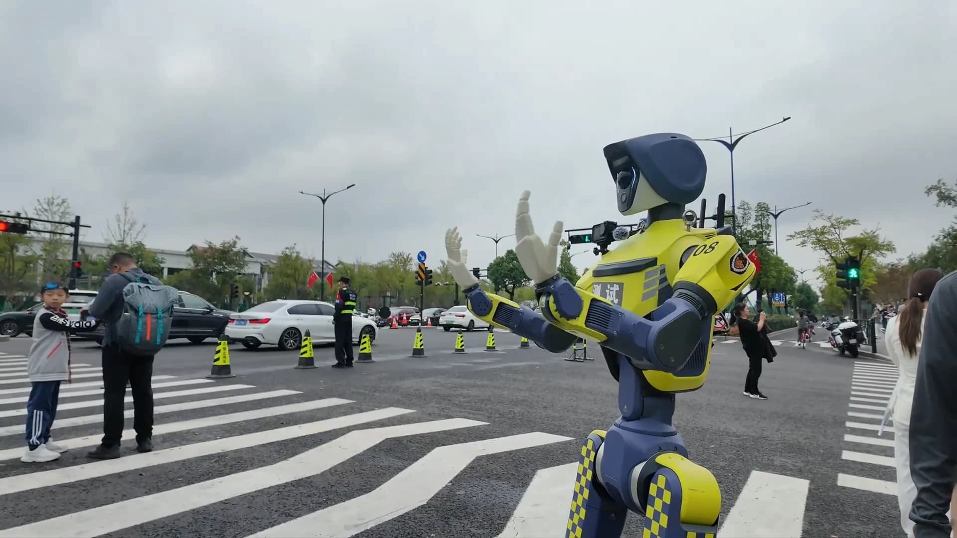 Deep Robotics Tests IP66-Rated DR02 on Traffic Duty in the Rain