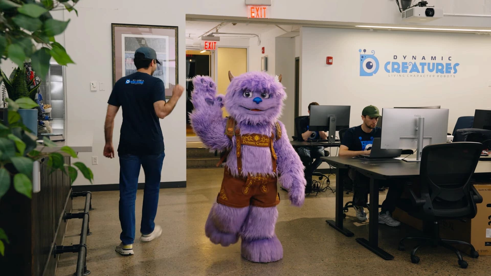 Dynamic Creatures Introduces Hugo, a Furry Character Robot With 43 Actuators