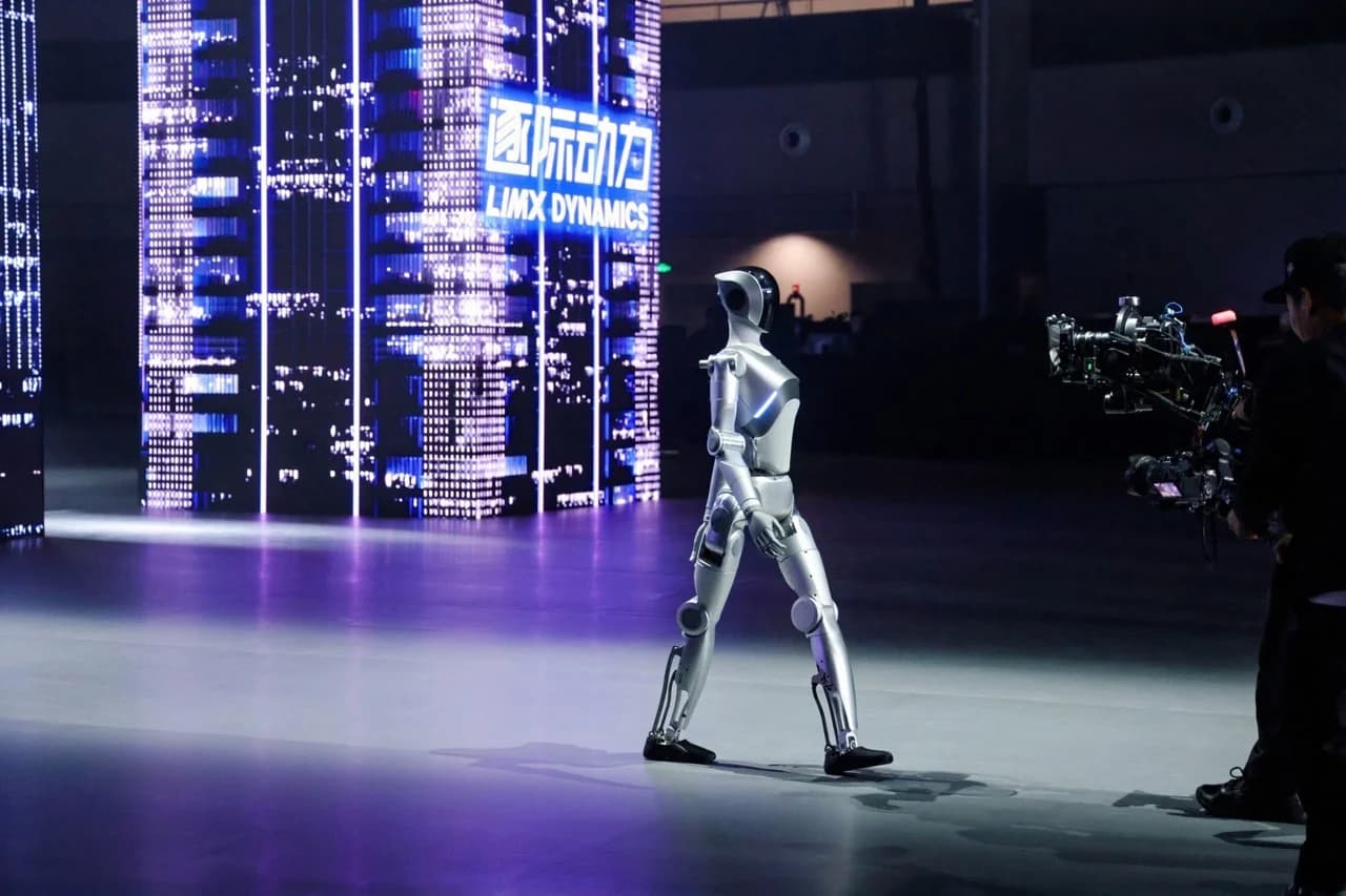 LimX Dynamics Unveils "Luna": A High-Performance Humanoid Built for the Spotlight