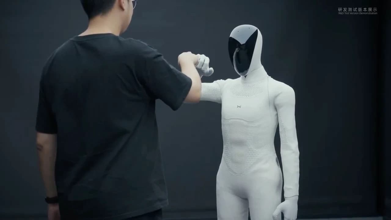 XPENG Shows IRON Switching Between Handshakes, Fist Bumps and High-Fives